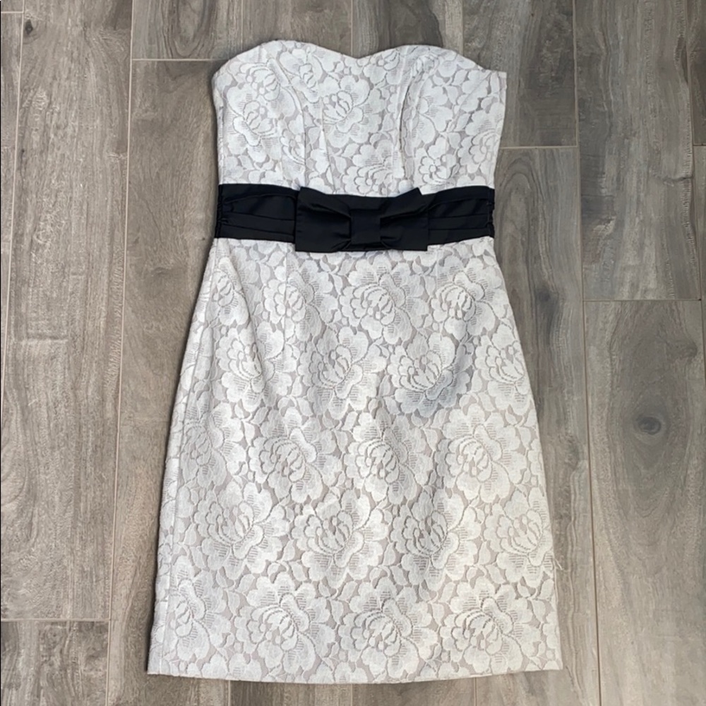 Women’s H&M white lace dress with black bow